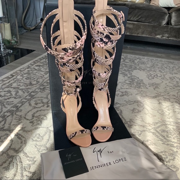 Sandals - Picture 4 of 5